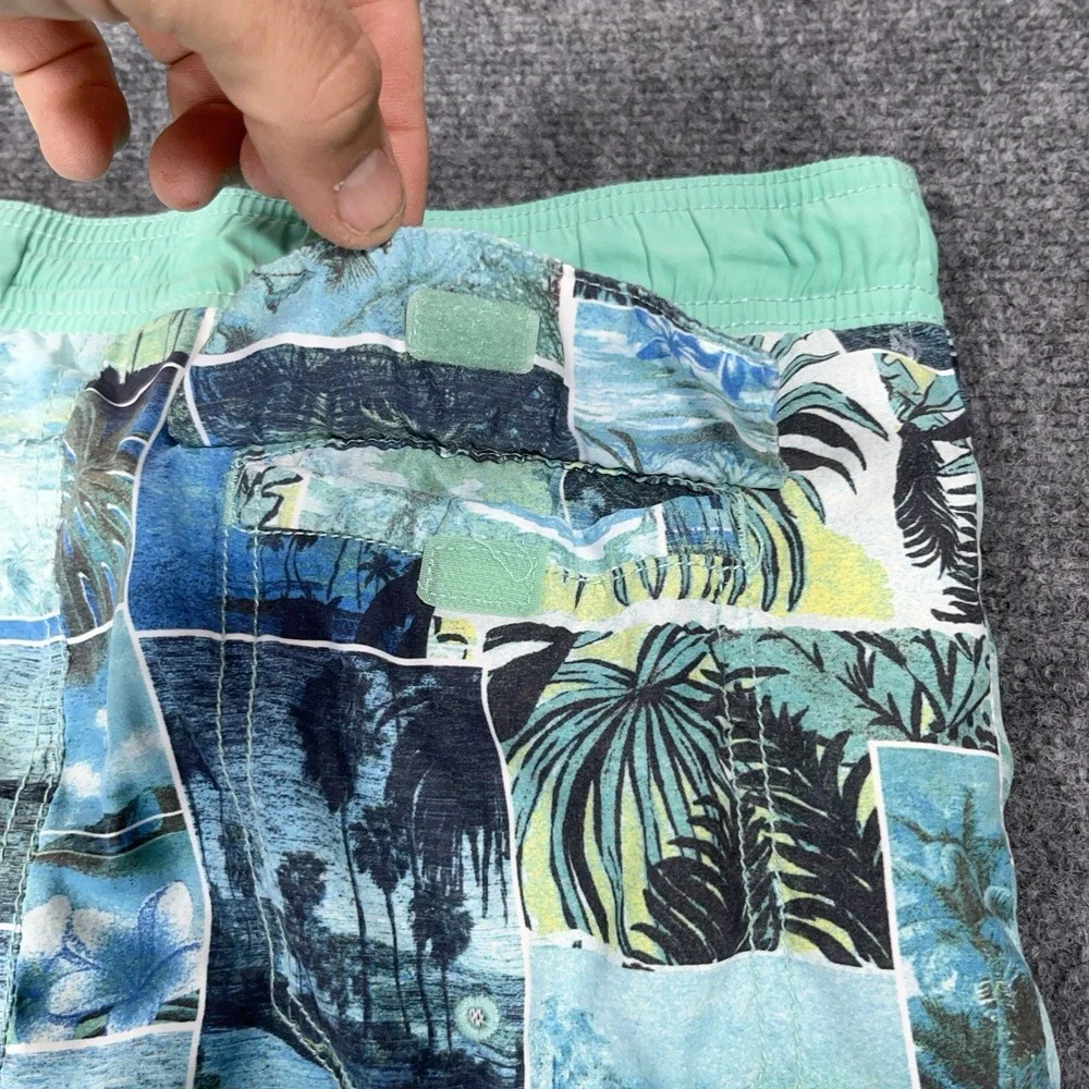 Tommy Bahama Relax Men M Swim Trunks Graphic Print Beach Bathing Suit Mesh Lined